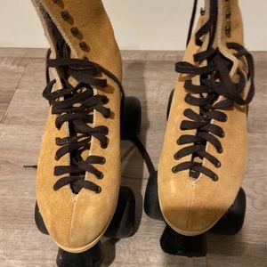 Riedell tan suede skates size 7